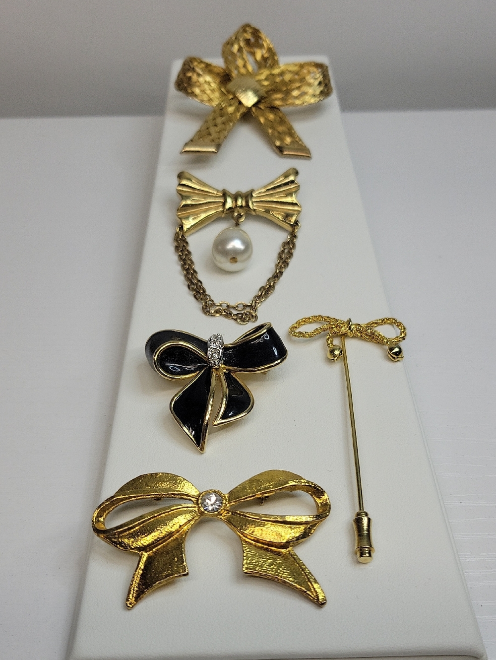 Gold Bow Brooch Collection